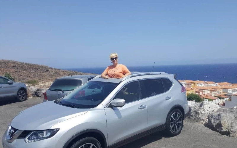 4 взрослых и 2 детей - Nissan X-Trail